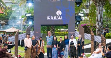 Rayakan Hari Batik, Merusaka Nusa Dua Hadirkan Wastra Wonderland: Berkain Nusantara