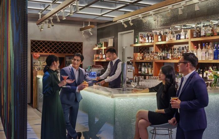 BUNK Lounge & Bar, Tempat Menikmati Hidangan Western dan Asia