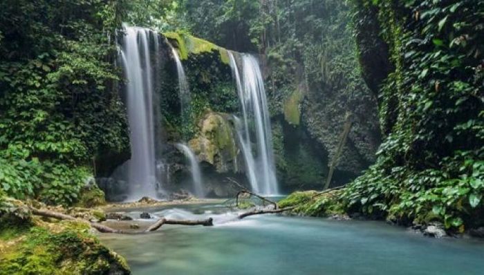Keindahan Air Terjun Laumarang di Luwuk