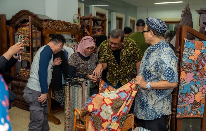 Sindikasi Media Network Sambangi Workshop Batik di Bandung