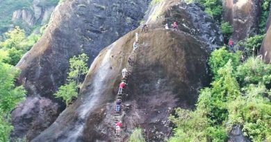 Menjelajahi Via Ferrata Tebing Sepikul Jawa Timur, Sensasi Panjat Tebing yang Aman