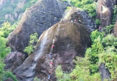 Menjelajahi Via Ferrata Tebing Sepikul Jawa Timur, Sensasi Panjat Tebing yang Aman
